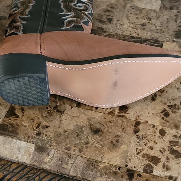 Boot - Picture 3 of 4